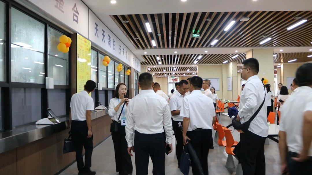 参加临沧市庆祝第40个教师节大会的相关人员到 2026世界杯官方合作网站参观指导