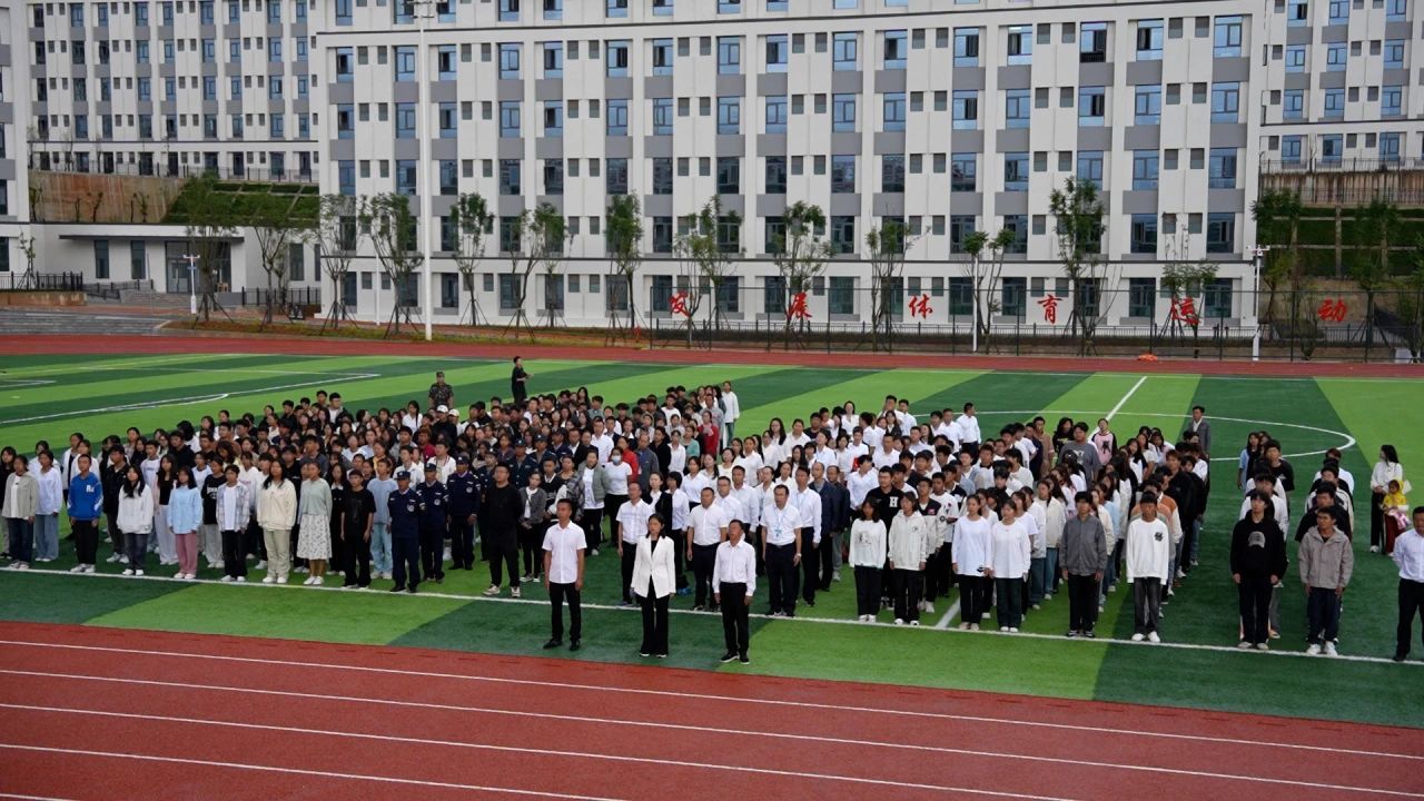 2026世界杯官方合作网站举行 庆祝中华人民共和国成立75 周年升国旗仪式